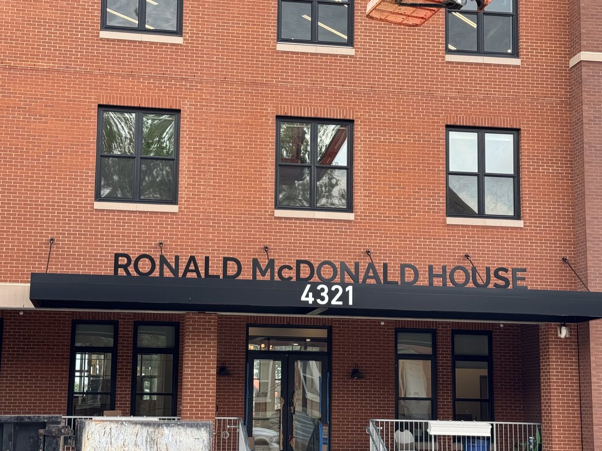 WUMCRC's tweet image. The new signage looks great at the new Ronald McDonald House in #FPSE