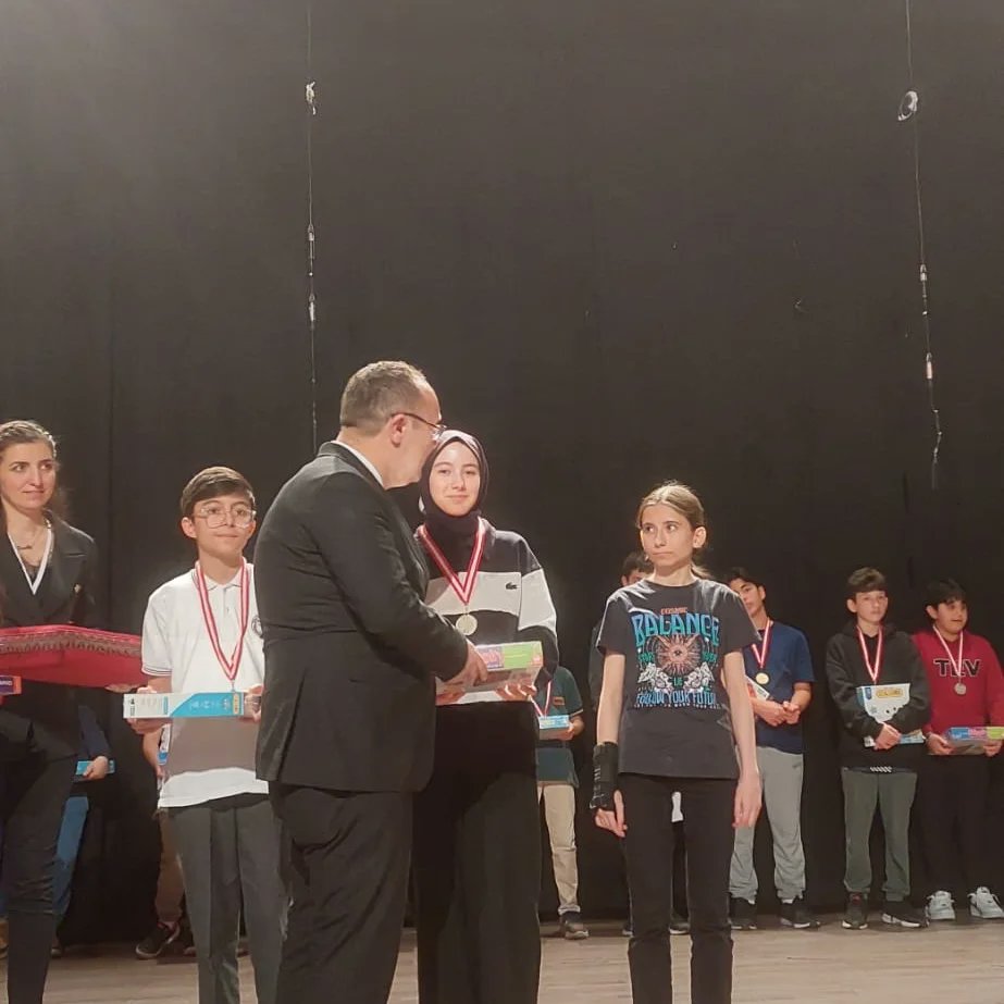 sehitibrahim's tweet photo. 8.Sınıf öğrencimiz Aliye OK, Türkiye Akıl ve Zeka Oyunları İl Finalinde İstanbul https://t.co/MLsVDQC4vE oldu. Kıymetli öğrencimizi tebrik eder başarılarının devamını dileriz.
@meb_dinogretimi
@istanbulilmem
@ist_mem_din
@maltepemem34 https://t.co/LEyhJ0xrjZ