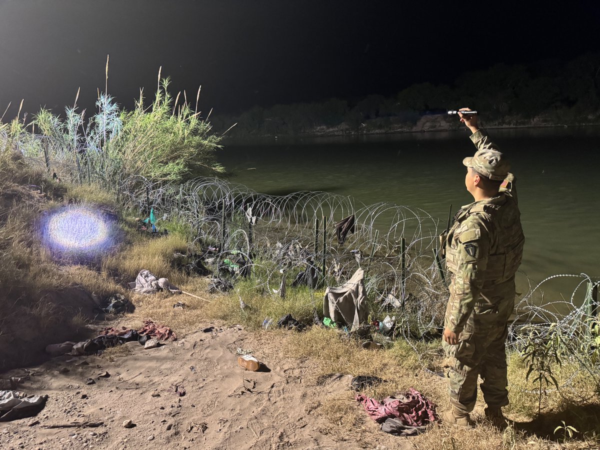 GregAbbott_TX's tweet photo. Texas National Guard soldiers continue to work around-the-clock to reinforce, repair, and redouble razor wire along the border.

Texas’ historic border efforts are working.

We will continue to use every tool and strategy to protect our state—and nation. https://t.co/DZsetiPdm1