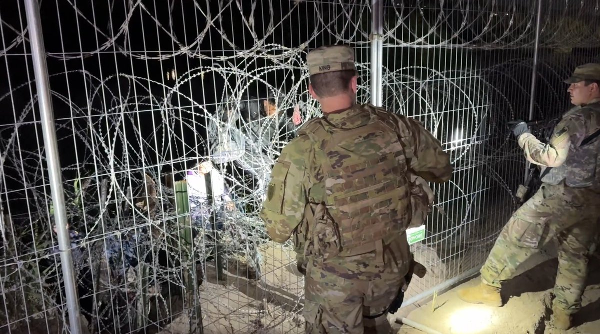 GregAbbott_TX's tweet photo. Texas National Guard soldiers continue to work around-the-clock to reinforce, repair, and redouble razor wire along the border.

Texas’ historic border efforts are working.

We will continue to use every tool and strategy to protect our state—and nation. https://t.co/DZsetiPdm1