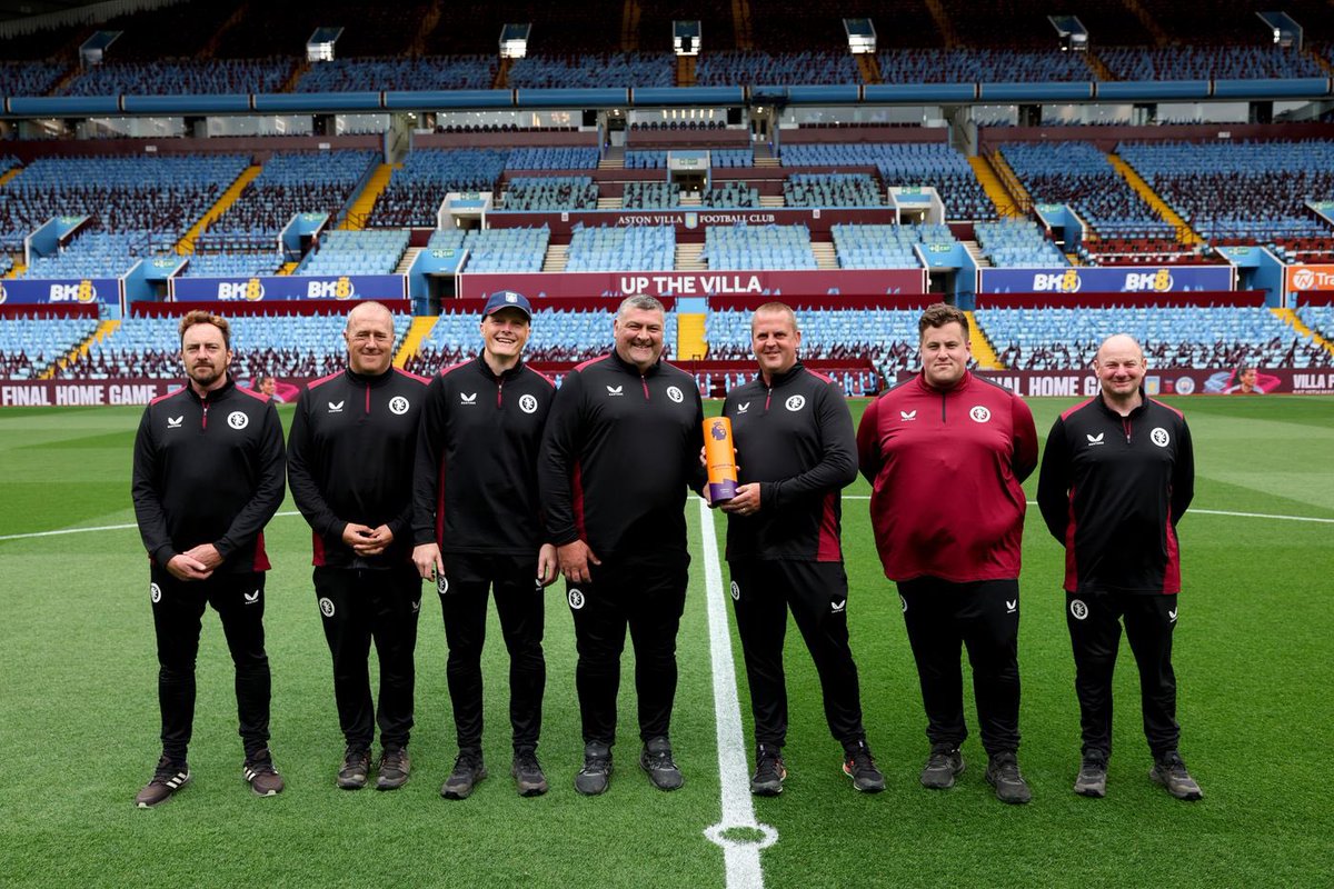KeslerSZN's tweet photo. Aston villa have won the Grounds Team of the Season award by the Premier League
Warra trophy #AVFC https://t.co/N47u8ZCihY