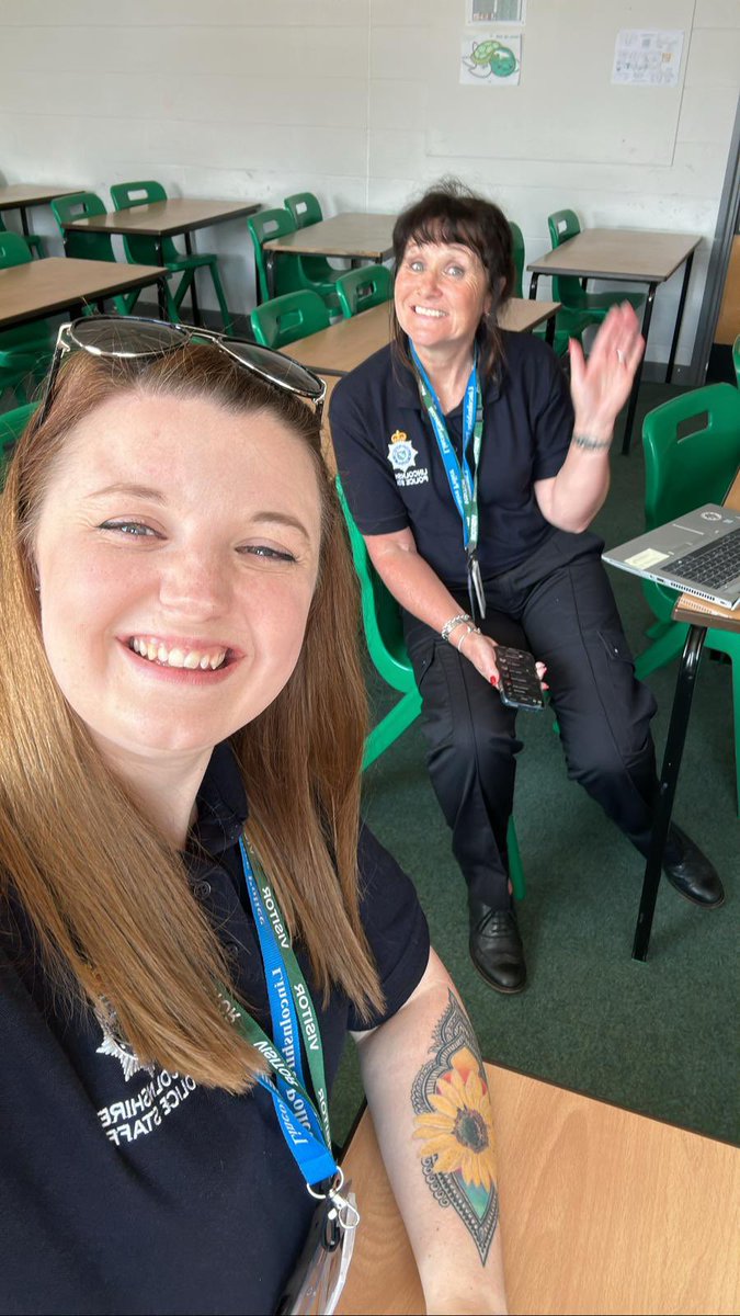 Lincolnshire Police Education (@lincspoliceedu) on Twitter photo It’s Knife Crime Intensification Week…and the amazing Police Education Team are <a href="/SkegnessGrammar/">Skegness Grammar</a> talking anything Knife Crime related to Yr9. Amy & Deb are keeping their cool! Despite the heat 🥵
#knifecrime
#LincsPoliceEdu
#Knifecrimeweek It’s Knife Crime Intensification Week…and the amazing Police Education Team are <a href="/SkegnessGrammar/">Skegness Grammar</a> talking anything Knife Crime related to Yr9. Amy & Deb are keeping their cool! Despite the heat 🥵
#knifecrime
#LincsPoliceEdu
#Knifecrimeweek
