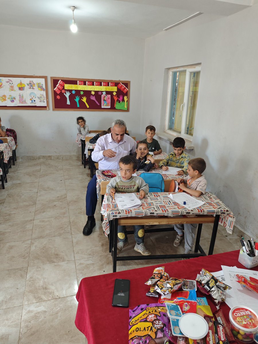 ZekiKaya021's tweet photo. Sergen Goman İlkokulumuzu ziyaret ederek, öğretmen ve öğrencilerimizle bir araya geldik. Öğrencilerimizle birlikte sınıfta ders işledik. #OkulZiyaretleri #SergenGoman
@tcmeb @Yusuf__Tekin @HaniKaymakamlik @Diyarbakirmem @Murat4Kucukali @hani_mem https://t.co/y4N6EBimXX