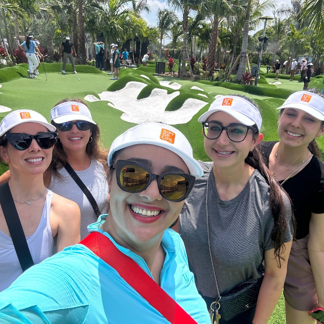 Our Tee-rific team had a Tee-rific time! ⛳🏌🏼‍♂️ Last Friday, the Gift of Life Marrow Registry family gathered for a day of fun under the sun at PopStroke to celebrate our incredible staff. A heartfelt thank you to the heroes behind the scenes who make our mission possible! 🌟👏🏼
