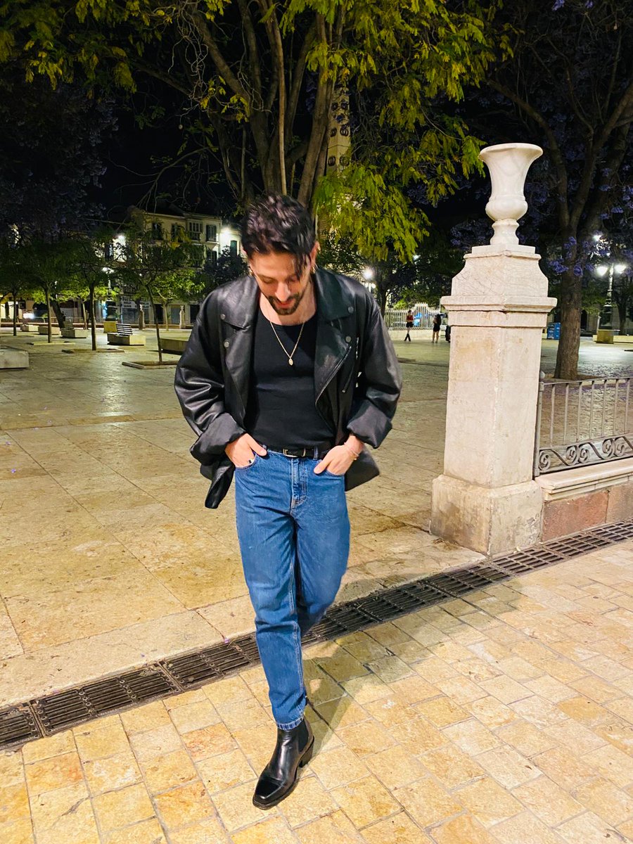 daddo87's tweet photo. Piacerà a pochissimi visto che non sono mezzo nudo e non ho la posa da rimorchio, ma mi sento totalmente io in questa foto e la pubblico e FOTTESEGA https://t.co/ppj4n8R7Uc