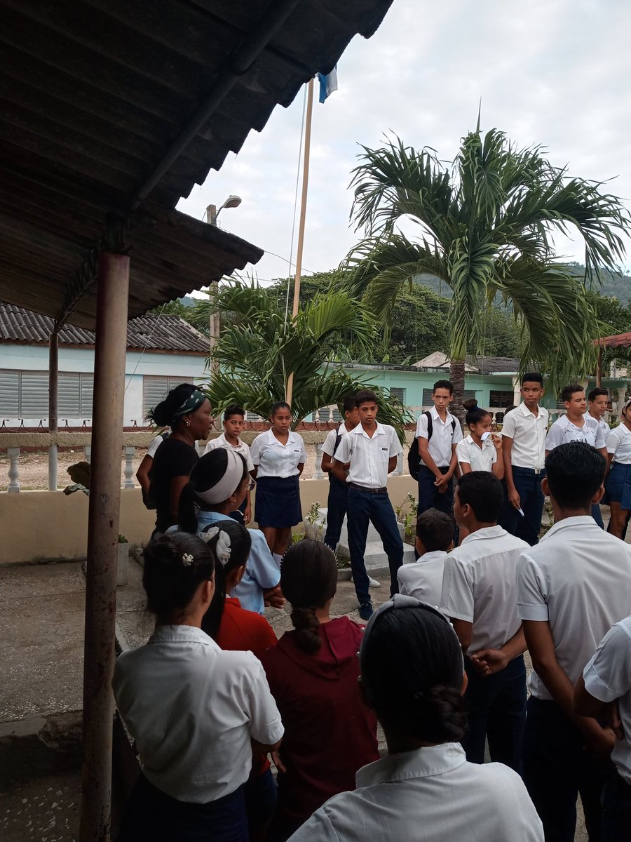 JorgeMolin58659's tweet photo. Amor infinito comparten nuestros pioneros por nuetra celia de llano y la montaña #TercerFrente #DedicAción @centrofidel @cubadebatecu @DiazCanelB @MurciaRelvis @hechavarr4 https://t.co/GEmRoz0vrK