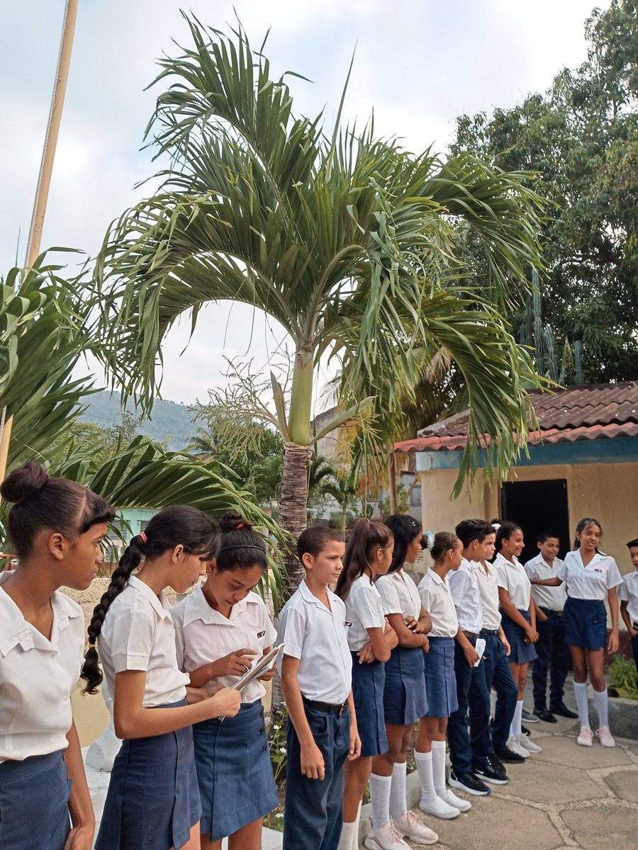JorgeMolin58659's tweet photo. Amor infinito comparten nuestros pioneros por nuetra celia de llano y la montaña #TercerFrente #DedicAción @centrofidel @cubadebatecu @DiazCanelB @MurciaRelvis @hechavarr4 https://t.co/GEmRoz0vrK