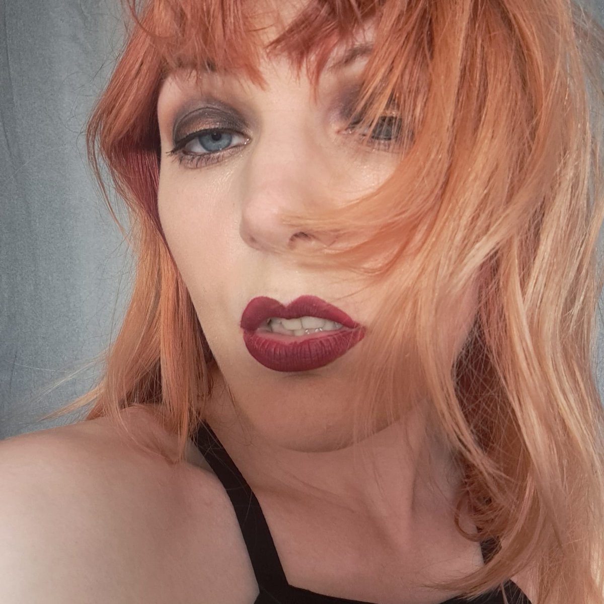 WolfUnchainedX's tweet photo. P...p...pul-ease! Give this model a follow! @KQuinzell channelling her inner Jessica Rabbitt! #models #sexy #recentpics #redheads #naughtygirls #kinkycontentcreators #beautifulwomen #lipstickonpoint #girlswhowearlipstick https://t.co/VyjSE8wkRY
