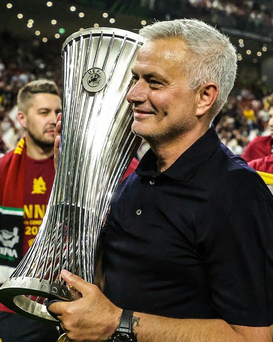 Mesela Mourinho Ali Koç ile çalışmaz. Mourinho karakterli ve duruşu olan bir insan, Ali Koç gibi lafını yiyen lafının arkasında duran adamla çalışmaz, buraya gelemden de bunu araştırır öğrenir. Mourinho demek karakter demek duruş demek. Aziz Yıldırım olmazsa Mourinho'da olmaz.