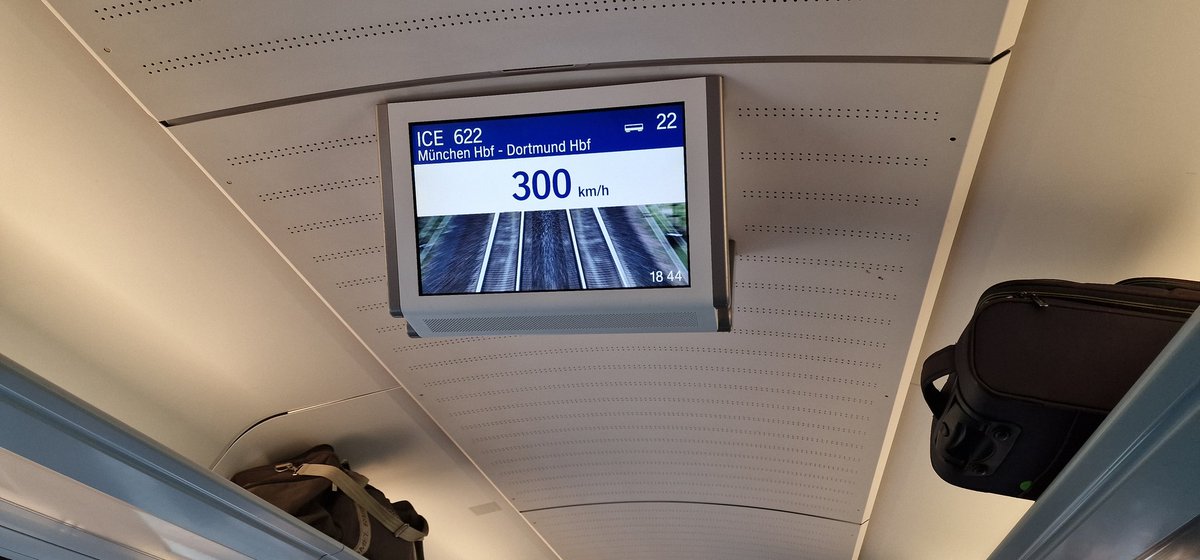 Martin1960's tweet image. Op het traject Frankfurt - Bonn kan de machinist zich helemaal uitleven... 😎 #300km/h #ICE