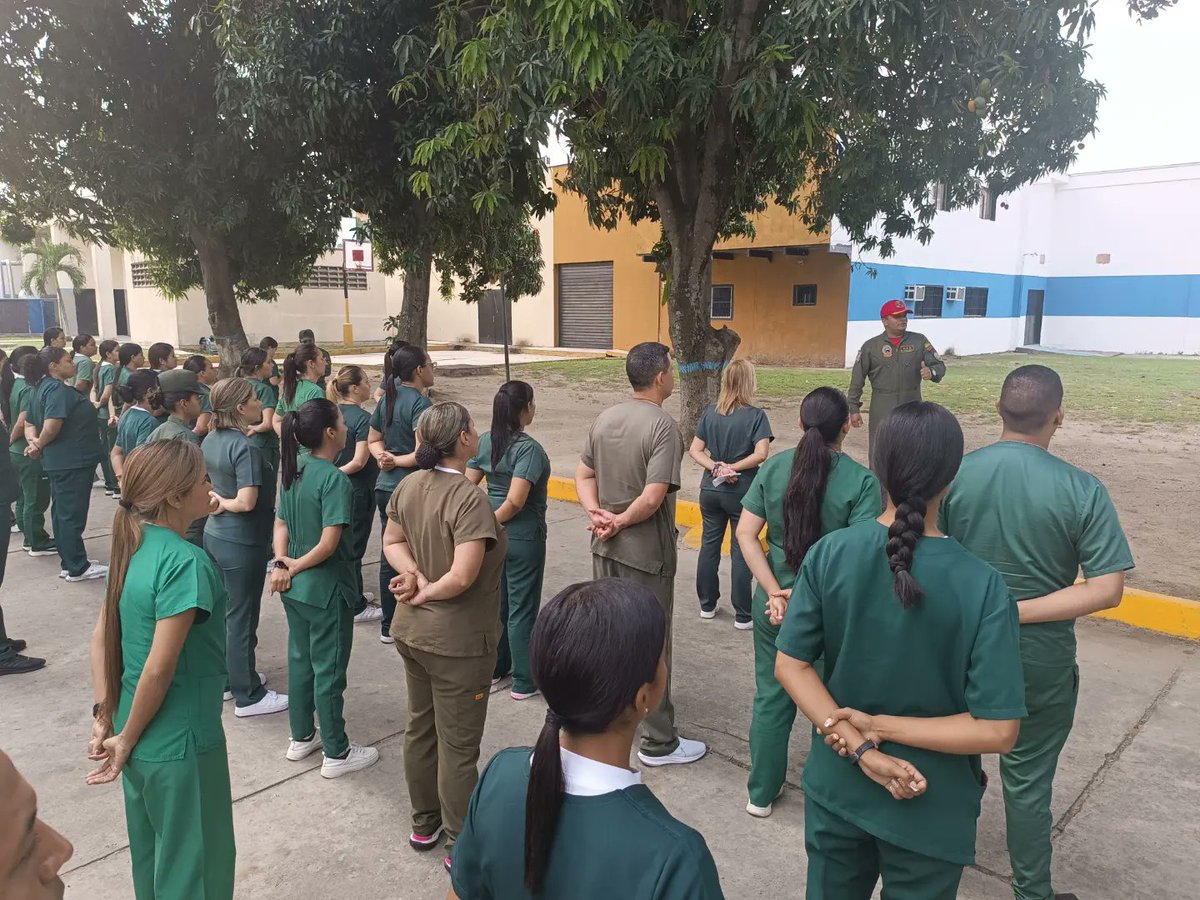 #13May// Cumpliendo instrucciones del GB. Rafael José Rojas Pérez #Director, se realiza formación de lista y parte, con la finalidad de dar instrucciones a cumplir para el buen funcionamiento de las actividades diarias. 

#5SeñasDelPueblo
#HonorVoluntadYEficiencia