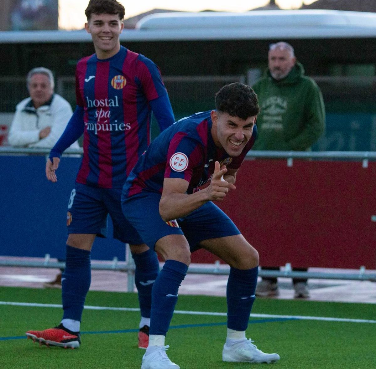 Temporada finalizada, orgulloso de este EQUIPO y de todos los que hemos formado parte este año 🔝. Luchamos hasta el final por un objetivo que nadie contaba al principio y siempre disfrutando. Una familia dentro y fuera del campo. A desconectar que lo merecemos!💙♥️ <a href="/FCLESCALA/">FC L'ESCALA</a>