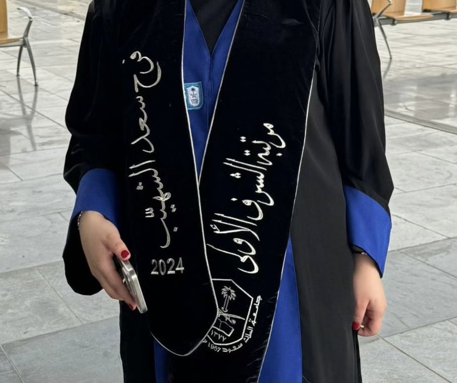falshuhayeb's tweet photo. الحمدلله ما تناهى دربٌ ولا ختم جهدٌ ولا تمّ سعيٌ إلا بفضله، الحمدلله على التمام ولذة الإنجاز

تم تخرجي من جامعة الملك سعود بدرجة البكالوريوس في تخصص الإعلام والعلاقات العامة، بمرتبة الشرف الأولى

فالحمدُلله حين البدء وحين الختام🎓✨ https://t.co/oJsgh6zz5G