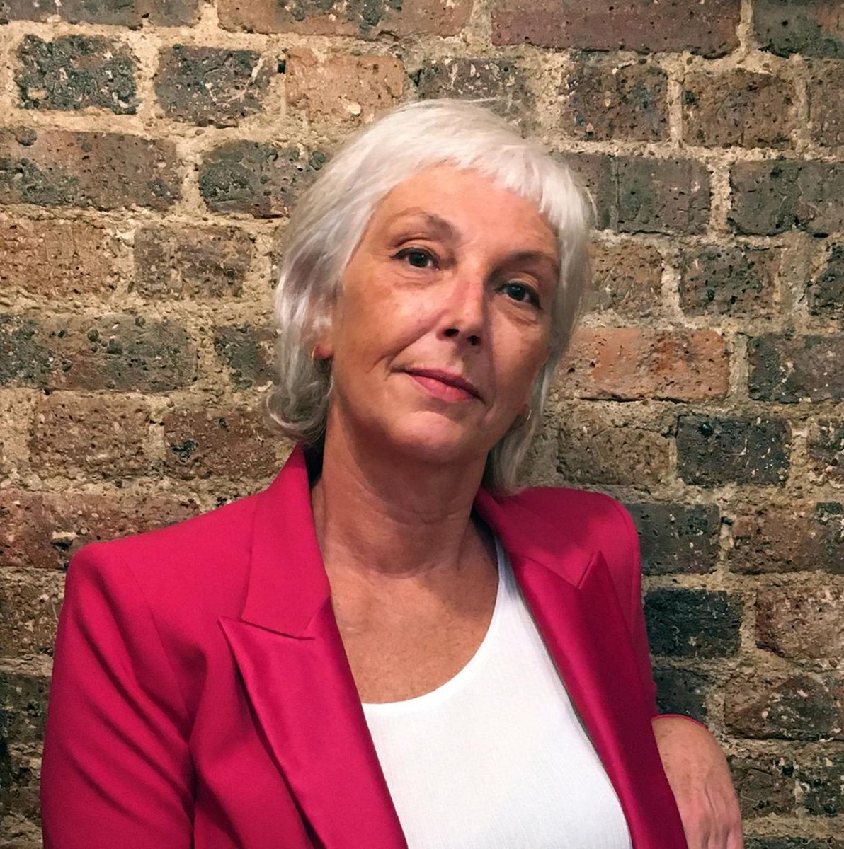 AcVersaillesIDF's tweet photo. Le mardi 19 mars 2024 à 18h30 l'Académie a reçu Laurence Picot, journaliste durant 15 ans au Monde, ELLE et Paris-Match, pour évoquer des particularités peu connues de l'histoire de l'industrie du luxe.

Infos : https://t.co/tN7IROr6ds

Photo : INHA et Arte éditions https://t.co/N4dSeO8qpR