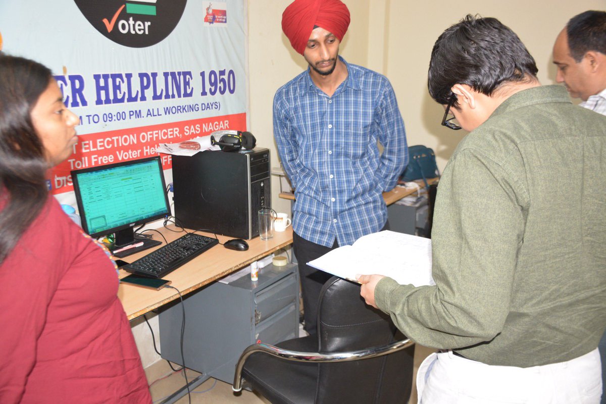 #LokSabhaElection2024
#BeVigilant
#cVIGIL
#MCC
#TheCEOPunjab
#sasnagar

Additional Deputy Commissioner-cum-Additional District Election Officer Viraj S Tidke said that a 24x7 complaint monitoring cell has been set up by the district administration, where the complaints received…