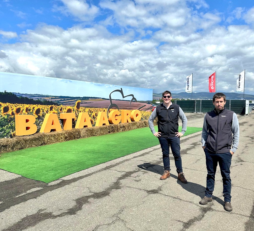 CestariTolvas's tweet photo. Estamos en #Bulgaria participando de #BataAgro . Felices de representar a la maquinaria agrícola argentina 🇦🇷.
@juan_a_cestari @GuidoCestari
#SomosCestari
#Cestari96años https://t.co/TEPZcKjZFV