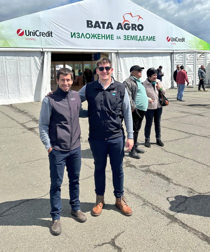 CestariTolvas's tweet photo. Estamos en #Bulgaria participando de #BataAgro . Felices de representar a la maquinaria agrícola argentina 🇦🇷.
@juan_a_cestari @GuidoCestari
#SomosCestari
#Cestari96años https://t.co/TEPZcKjZFV