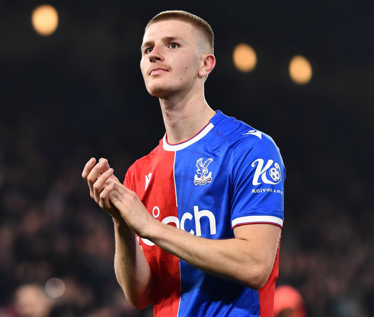 MandoSanabria_'s tweet photo. EL "PULPO" DESTINADO A LA GRANDEZA. ADAM WHARTON, LA PERLA DEL CRYSTAL PALACE.

Vamos con un hilo analizando a la nueva joya inglesa, a la revelación potenciada por Oliver Glasner.

¿Será un roba balones de élite?

Abro hilo 🫡 https://t.co/TWHt33L5QZ