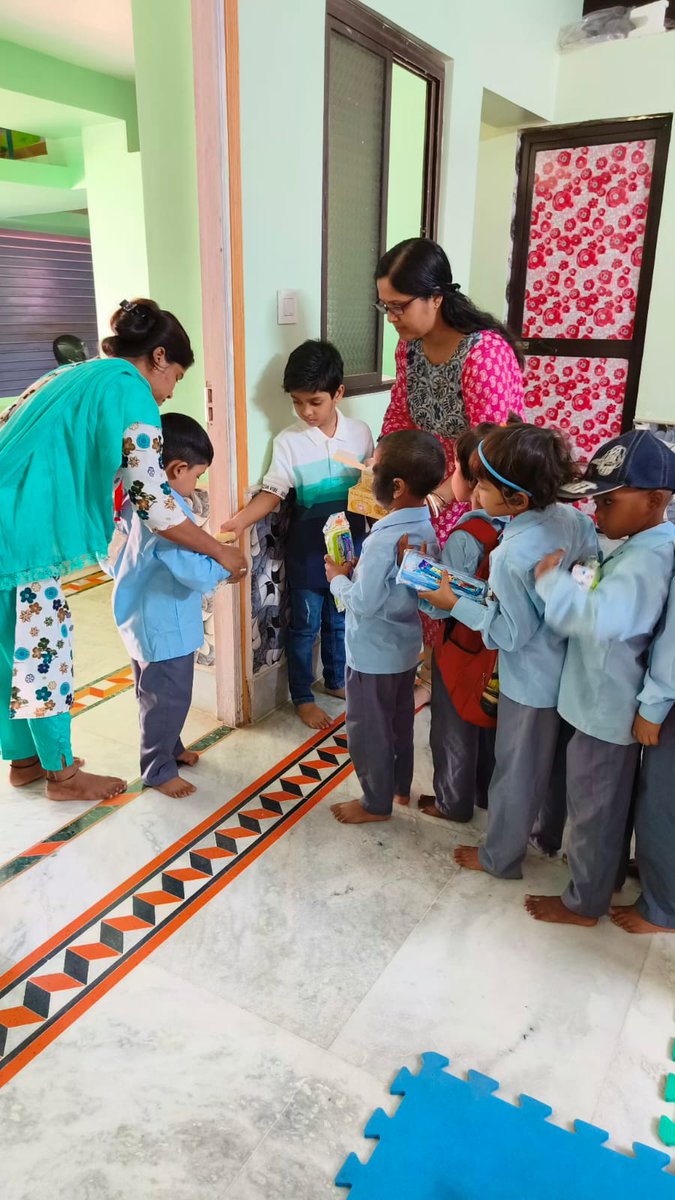 AmargayaanF's tweet photo. Local residents of #suri, Mr. and Mrs. Dutta, celebrated their son's birthday today. Master Arnit Dutta celebrated his birthday with the children of the Amargayaan Foundation, distributing chocolates, gifts, and sweets, and enjoying games together. #amargayaancelebration https://t.co/9KoCLprfDA