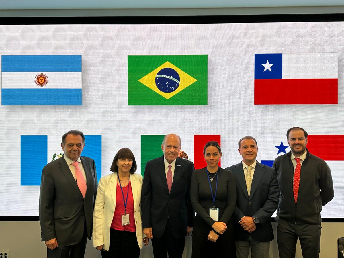 En Washington en la Asamblea de la Asociación Internacional de Radiodifusión @air_iab, con su presidente Paulo Tonet y los miembros de la delegación mexicana