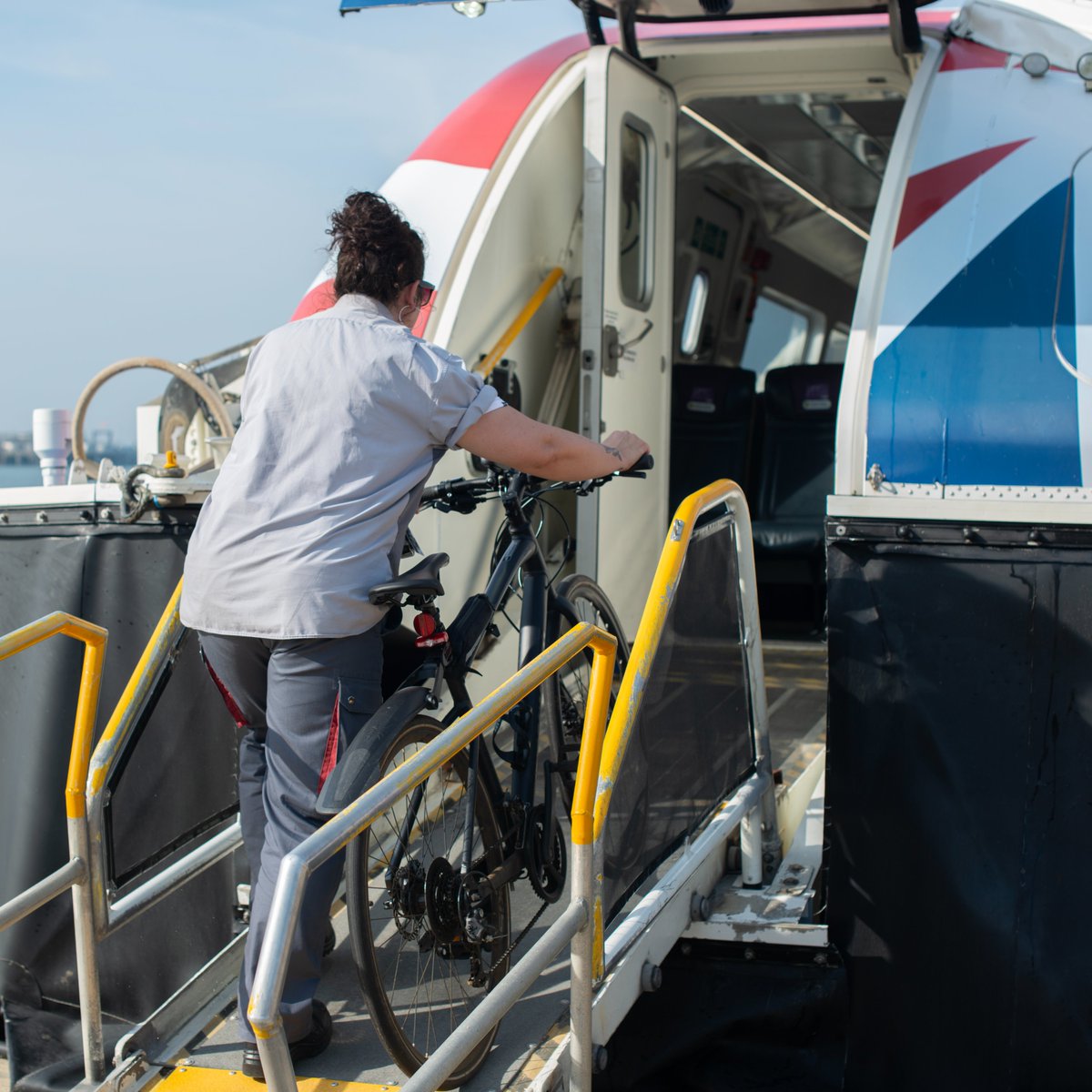 Fly across the Solent with your bike 🚴

The Isle of Wight has over 200 miles of cycle routes and it's is free to bring your bike on the hovercraft too!

🔗 hovertravel.co.uk/isle-of-wight-…

#isleofwight #visitisleofwight #IOW #hovercraft   #bike #cycling #cyclepath #HantsDaysOut