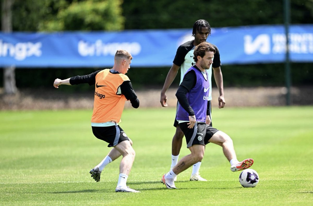 Chilly et Carney sont de retour. Entraînement partiel avec le groupe. 

(ChelseaFC) #CFC