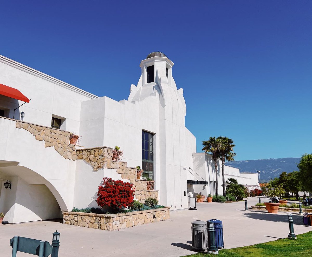 ParadisRetreats's tweet photo. Ready for takeoff? ✈️
Say hello to hassle-free travel at Santa Barbara Airport! With stunning coastal views, convenient parking, and a relaxed atmosphere, your journey begins when you arrive.
#FlySBA #TravelSantaBarbara #CoastalConnections #CoastalCharm #ParadiseRetreats #SeeSB https://t.co/N6U3smItF4