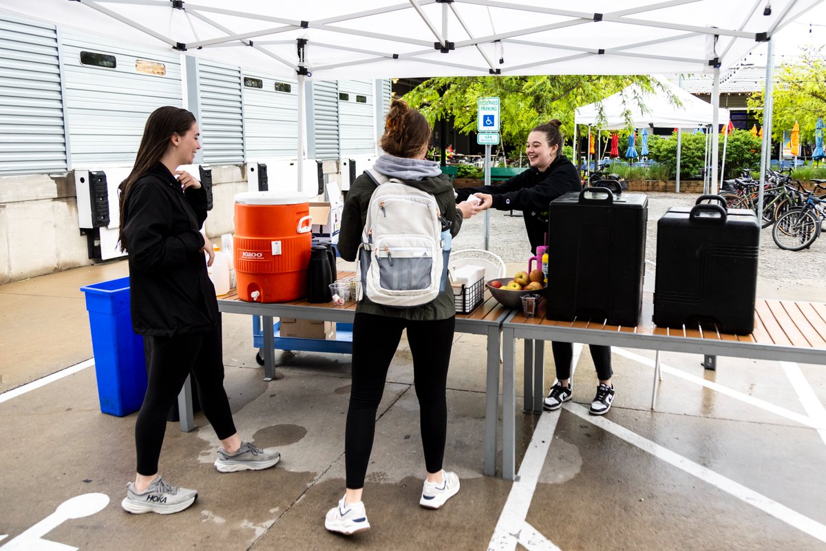 thinkiowacity's tweet photo. It's Bike to Work Week! 😃 🚲
Thanks to our friends at @BigGroveBrewery for kicking off the week with a free breakfast on Monday.
Follow @iowacitybike for more events and updates. #BikeIowaCity #ThinkIowaCity https://t.co/oWknqpGk1E