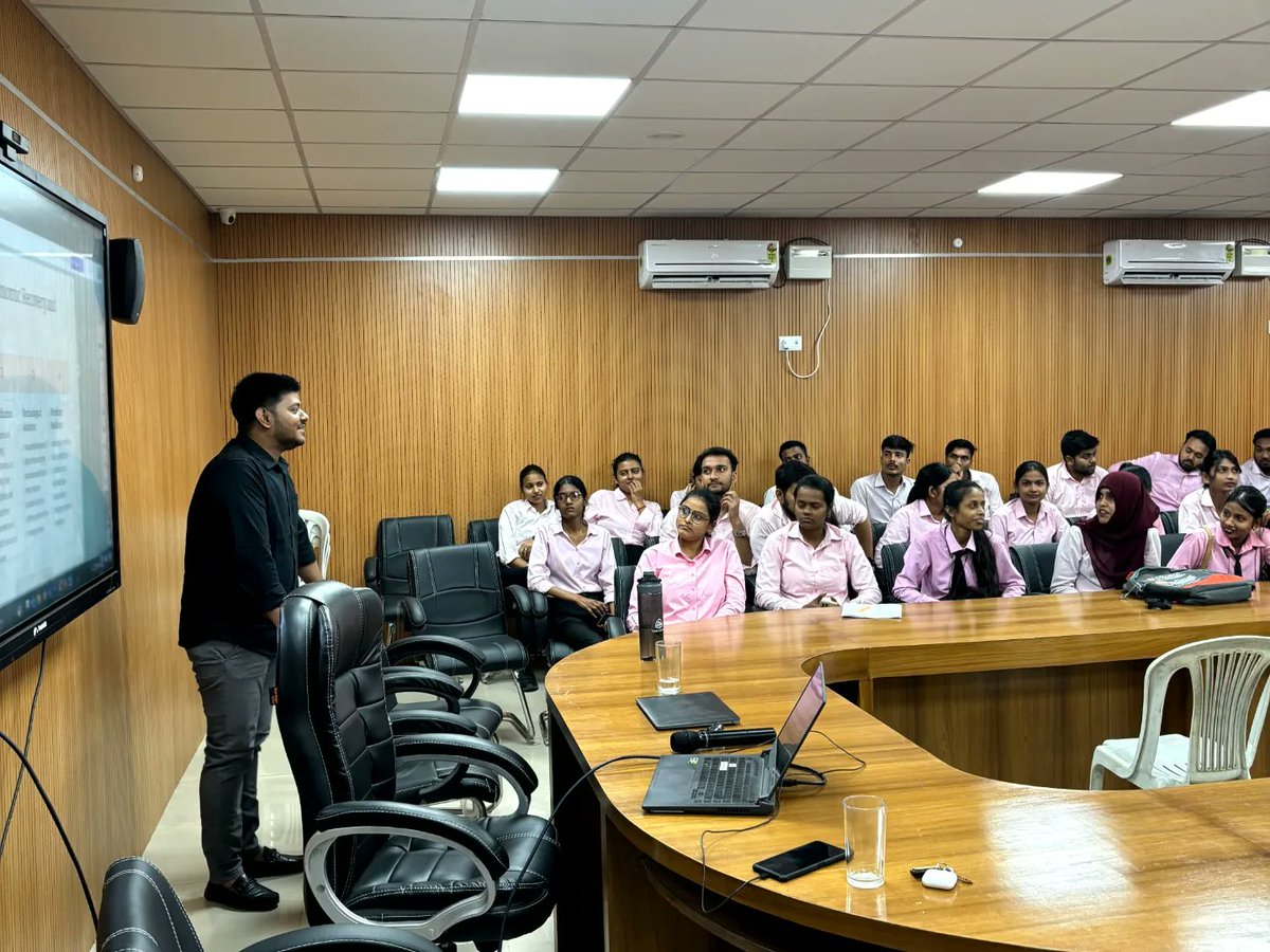 Coding_Commando's tweet image. Energetic session with MBS students of AN College 

Team Coding Commando conducted a session with the students of MBA department of AN College on Generative AI. 

We will also have an virtual internship on Marketing Cloud, registration are open at - lnkd.in/dSNr3Vtr