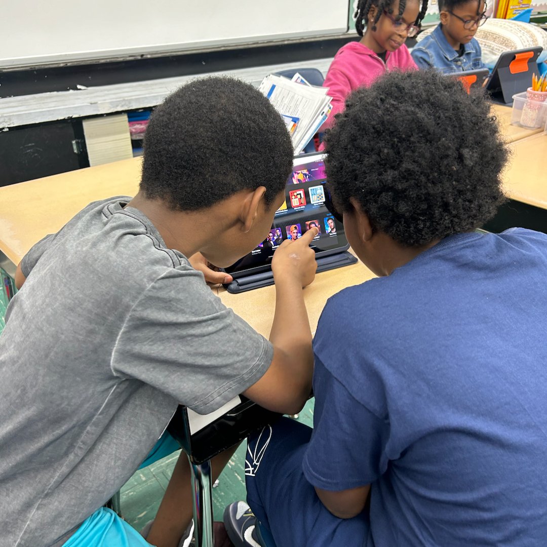 Our Learning Innovation Coaches shared strategies to inspire students' creativity, and critical thinking skills at W.J. Christian School for STEM Day! Students had a chance to code, create, and learn the ins and outs of podcasting. #LearnwithEdFarm #STEMDay #STEM #education