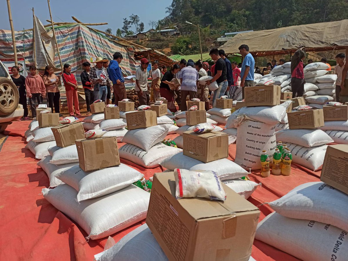ICRC's tweet photo. Clashes in #Myanmar’s northern Shan State have forced thousands of people to seek refuge in temporary shelters.

To help meet their urgent needs, we supported 690 people who were forced to relocate with essentials including food (rice, oil, beans) &amp; hygiene kits. https://t.co/DBtpiP51YP