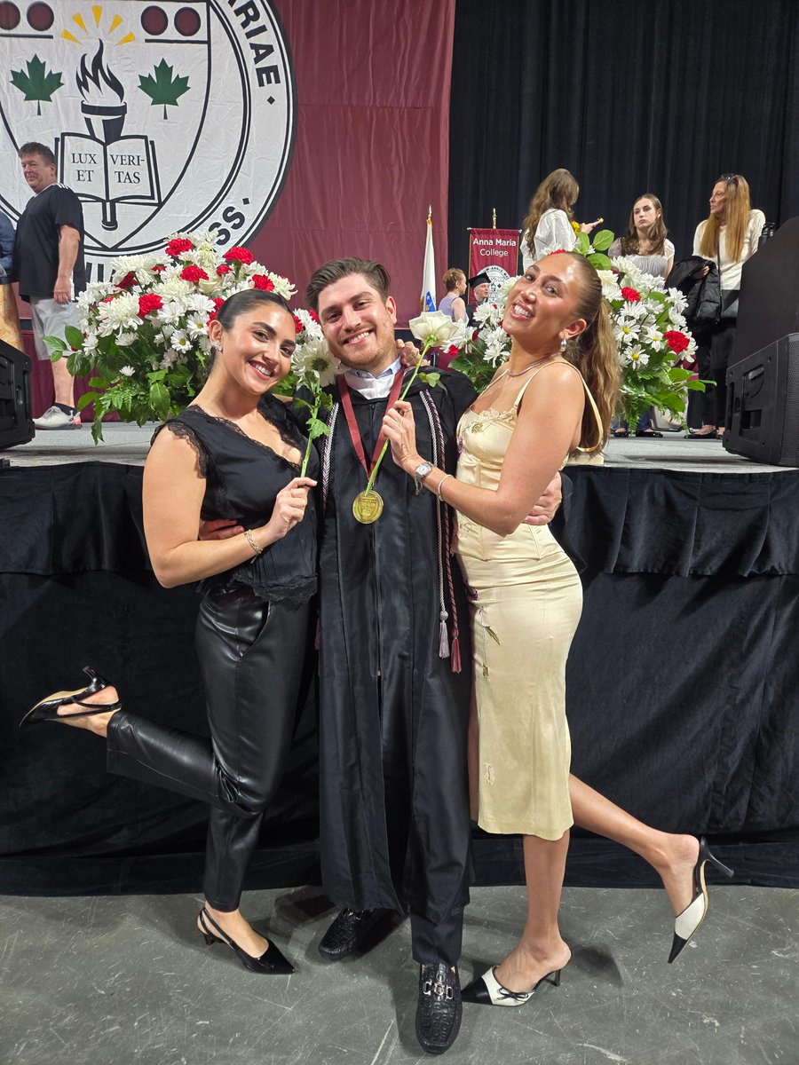 goannamaria's tweet photo. You did it! Congrats Class of 2024 🎓👏 #Amcats2024 https://t.co/GK3ZacXytl