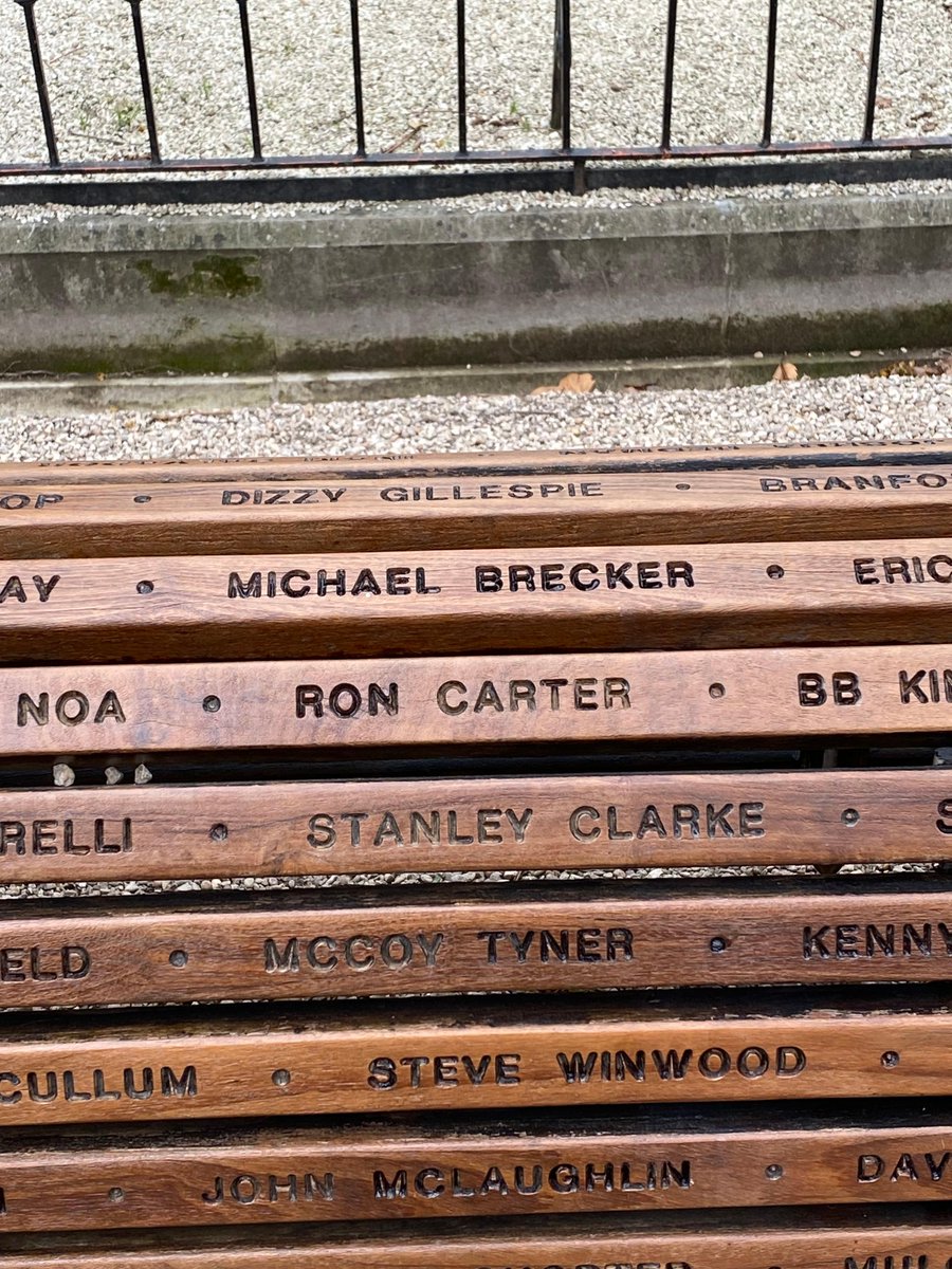 How great is this! Today's #MutualAppreciationMonday is dedicated to Kent Gibbons who sent me this photo of a very inspired bench in Park de la Florida in Vitoria-Gasteiz Spain. #planetelegance #roncarter #jazz