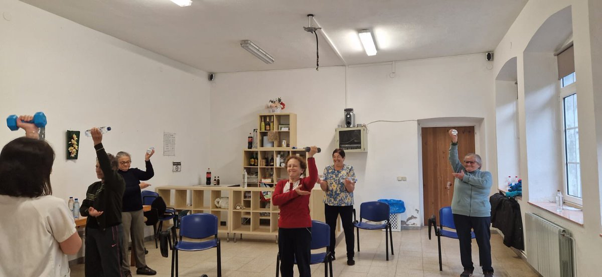 treviascuidando's tweet photo. 📸 Seguimos con las sesiones semanales de #masfuertemasagil en nuestros consultorios periféricos 💪 cada día avanzando un poco más ✨

#enfermeriafamiliarycomunitaria #envejecimientoactivo #medicinarural https://t.co/ptdM3F7Xgi