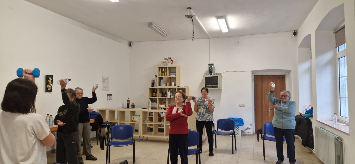 treviascuidando's tweet photo. 📸 Seguimos con las sesiones semanales de #masfuertemasagil en nuestros consultorios periféricos 💪 cada día avanzando un poco más ✨

#enfermeriafamiliarycomunitaria #envejecimientoactivo #medicinarural https://t.co/ptdM3F7Xgi