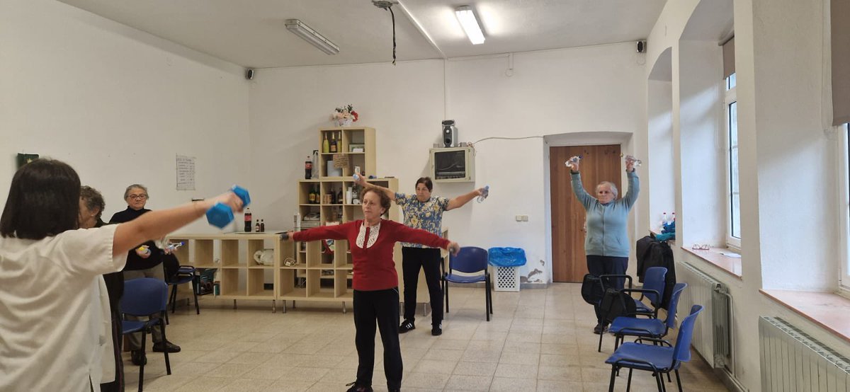 treviascuidando's tweet photo. 📸 Seguimos con las sesiones semanales de #masfuertemasagil en nuestros consultorios periféricos 💪 cada día avanzando un poco más ✨

#enfermeriafamiliarycomunitaria #envejecimientoactivo #medicinarural https://t.co/ptdM3F7Xgi