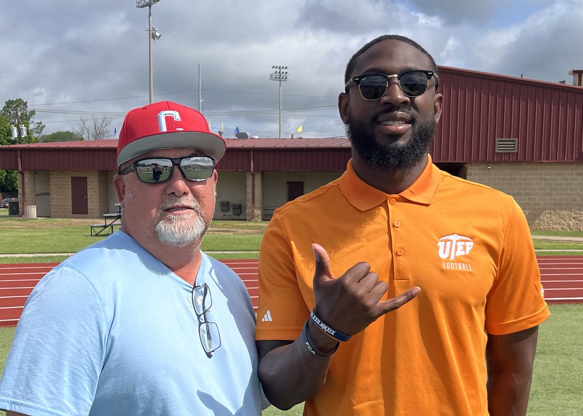 Jrsilva2Juan's tweet photo. Great seeing Coach Foster @CoachFoster23 from UTEP @CastleberryLion. Lions are excited about opportunities at next level.

#RecruitCastleberry #CISDAthletics #CastleberryISD #CHSFamily #CompeteEveryday

@THSCAcoaches @NextLevelD1 @dctf @On3Recruits @DfwTopTalent https://t.co/Pxsbq8zkjb