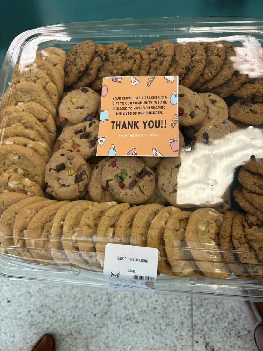 lovingschools's tweet photo. We love this note from The Rock Church to the amazing teachers at Park Place Elementary! Teachers are indeed shaping the lives of our children, and their service is truly a gift to our communities! 

#ChurchSchoolPartnerships #GodsLoveInAction #LovingTeachers #LovingSchools https://t.co/6tJ5lVjUga