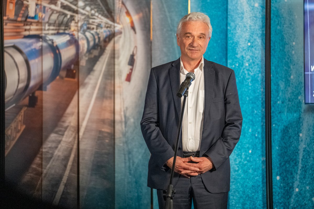 🗨️ Ta wystawa ma nieprawdopodobną jakość przekazywania tajników badań i technik, które są wykorzystywane w <a href="/CERN/">CERN</a> – stwierdził podczas inauguracji #AcceleratingScience Piotr Salabura, prodziekan Wydz. Fizyki, Astronomii i Informatyki Stosowanej <a href="/JagiellonskiUni/">Uniwersytet Jagielloński</a>. #CERN70 #CERN70PL