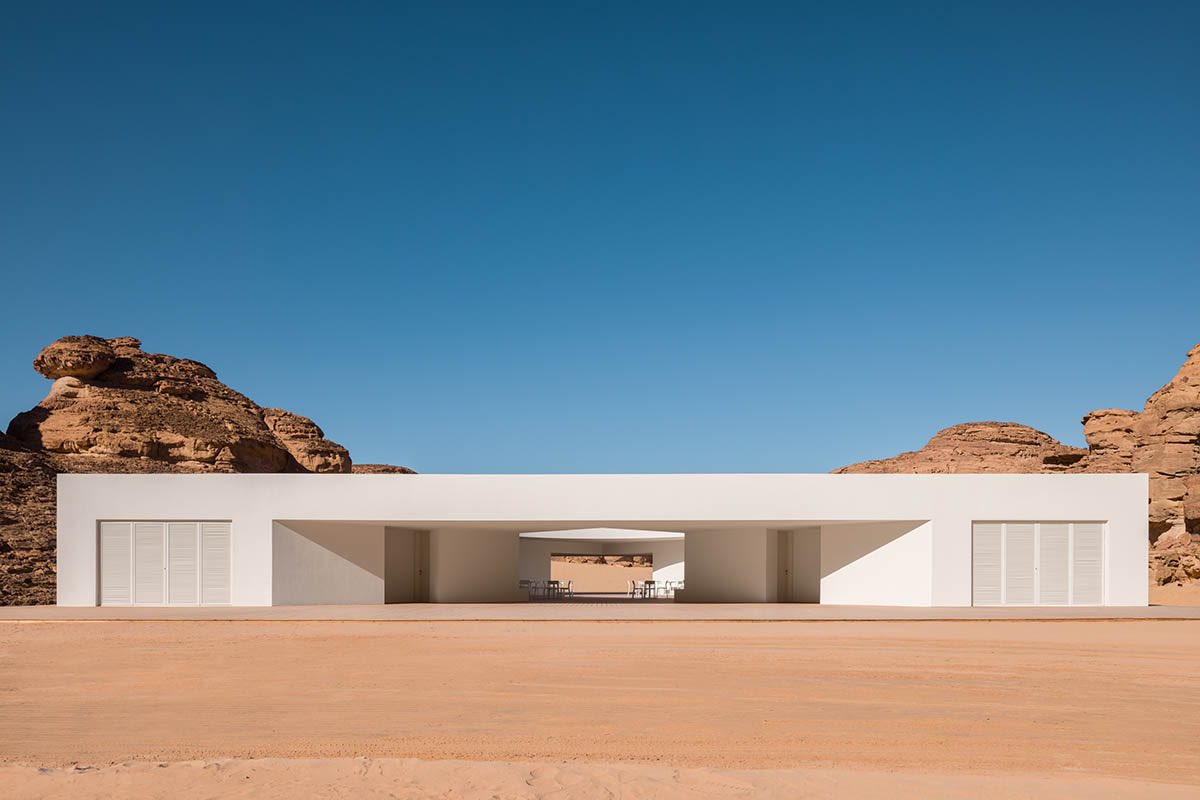 Visitor centre by KWY.studio features diagonally-arranged interior on Saudi Arabian desert: worldarchitecture.org/architecture-n… #saudiarabia #architecture
