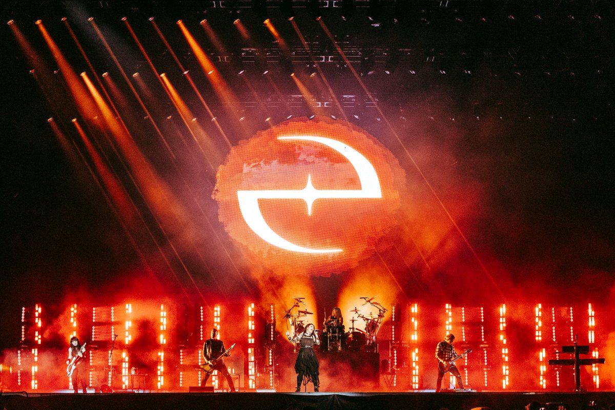 evanescence's tweet photo. Had a blast at @RockvilleFest last night! Thank you for coming to see us, it was an honor to play that epic stage once again.
🤘🤘🤘 https://t.co/tl5YtqXs1V