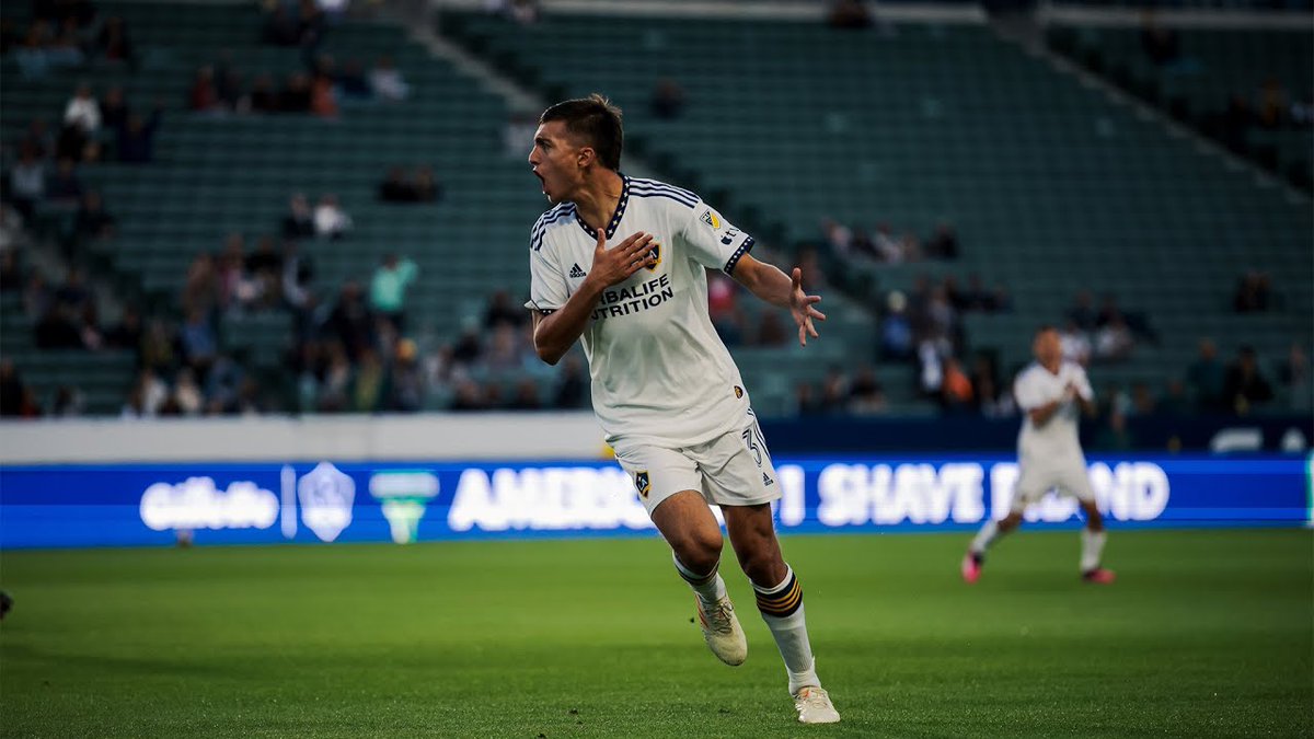 According to @DiarioOle, the Italian FA has contacted LA Galaxy left back Julián Aude about potentially playing for Italy. 

The 21-year-old has played for Argentina's U-20 team in the past. Aude has 20 appearances across different Youth levels with La Albiceleste

#LAGalaxy