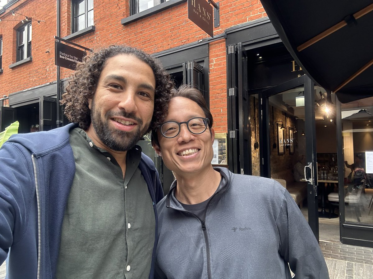 Mo_Ezz14's tweet photo. Gm Gn 

Great catch up as always with Yat, discussing everything from culture to tokenomics

We pull our sleeves up and keep building regardless if it’s a bull or bear market 💪 🤝 

Blue ocean and growth is the mindset 🧠 💭 

True ownership and financial literacy is the 🔑 🥅 https://t.co/tOWJFumShi
