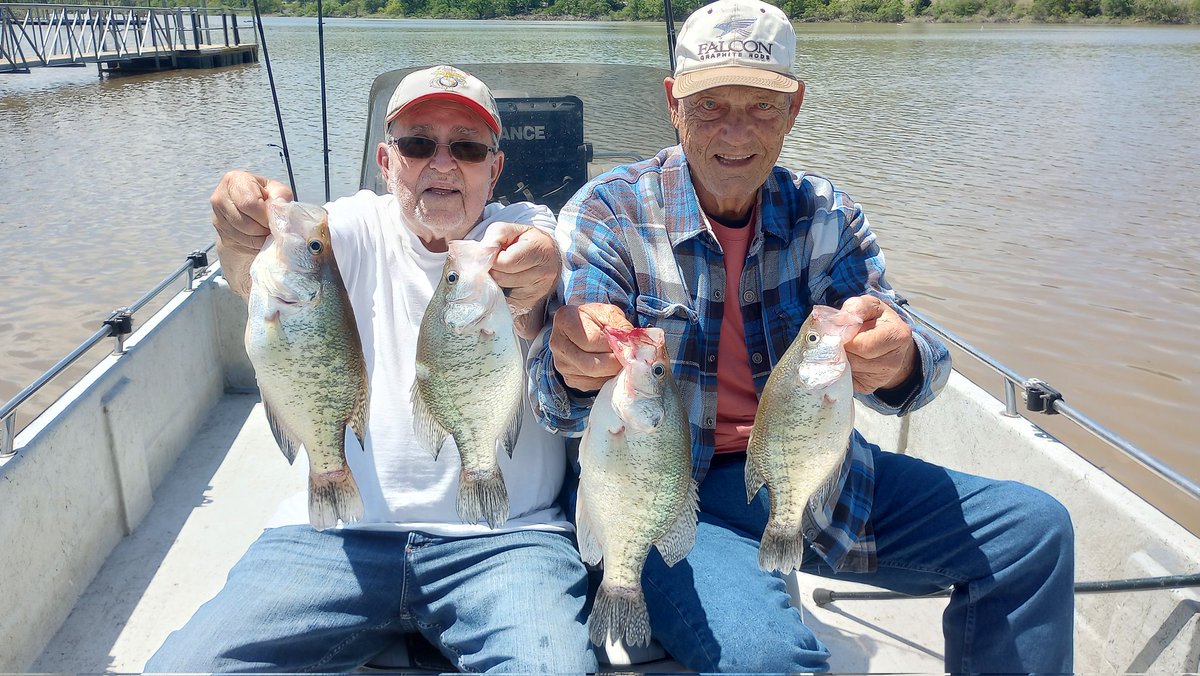 Skyfish01's tweet photo. Crappie fishing on Lake Eufaula Oklahoma this morning with Vestil and Doug. These old timers showed us how to put some in the boat today. https://t.co/KdXXaPsnP4