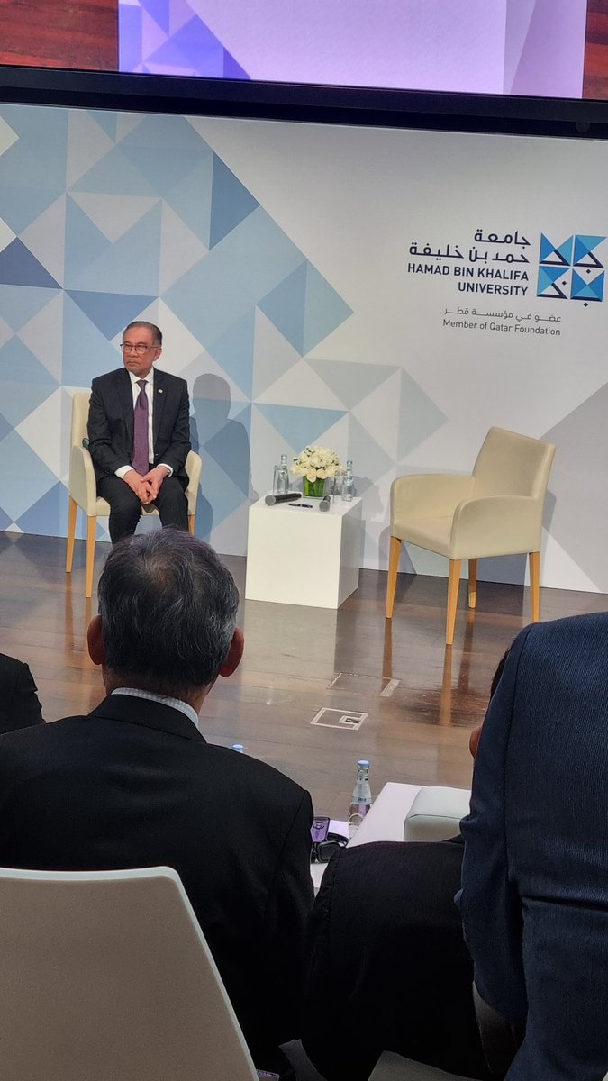 aMaLsUy's tweet photo. I first met him in person at 19. Over 20 years later, he sat in front of me again... as Prime Minister. I am not one to put any politician on a pedestal but I do have a soft spot for him. I believe the roads to reforms &amp; progress are windy +;thorny. Yet small change IS change. https://t.co/fzVM90c9hB