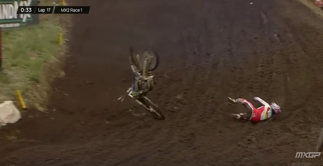 Thibault Benistant falls heavily during the battle with Kay de Wolf in MX2 Race 1 at Lugo 😱 youtube.com/watch?v=uzE17E… #MXGP #Motocross #MX #Motorsport #MXGPGalicia