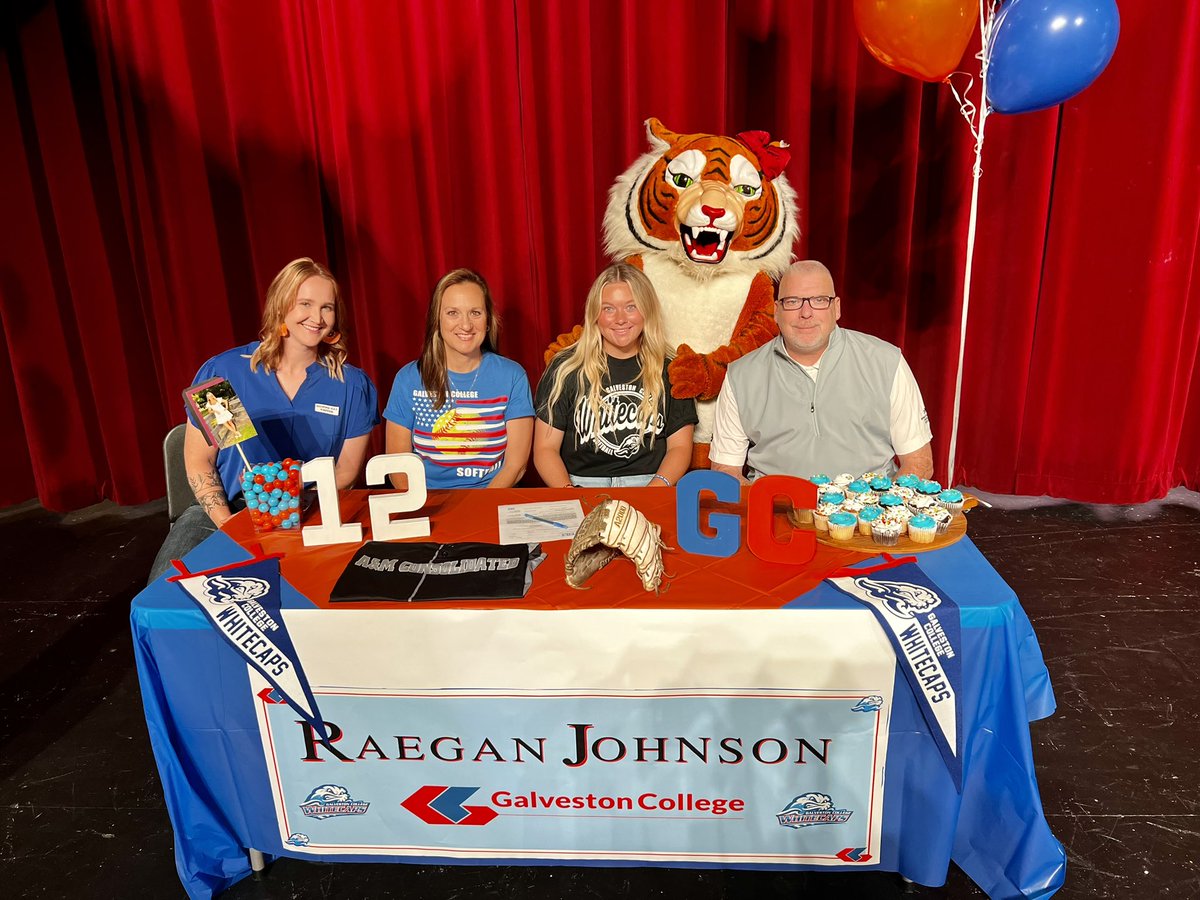 amc_softball's tweet photo. Way to go @raerae_johnson3 we are so proud of you and your accomplishments! https://t.co/ZlQzzYd9Hq