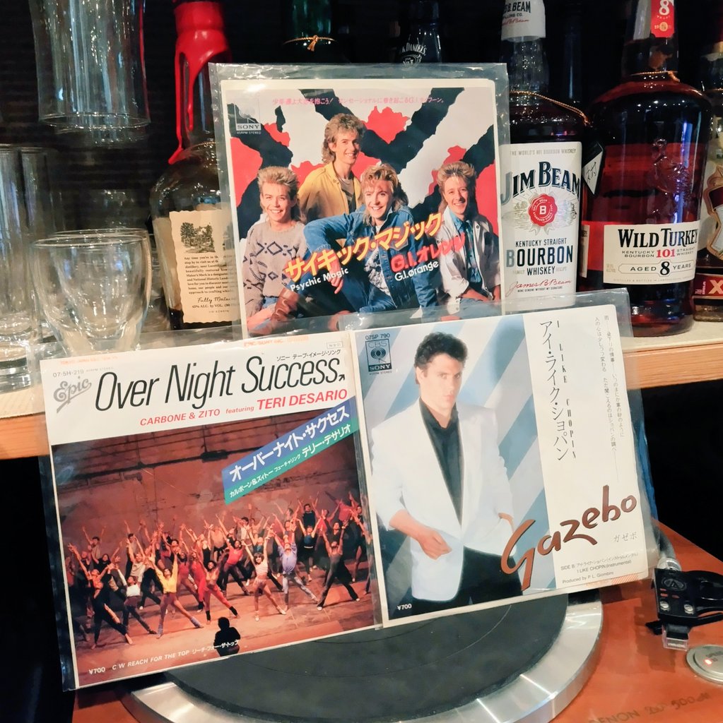 musicbargaffa's tweet photo. 今日は「サイキック・マジック」「オーバーナイト・サクセス」「アイ・ライク・ショパン」という、ある世代には堪らないリクエストを立て続けにいただきました🎵さて、そろそろ閉店の時間。明日もご来店お待ちしております🍻
#giorange #teridesario #gazebo #vinyl #vinylcollection #7inch #レコード https://t.co/XmwwoIMfTA