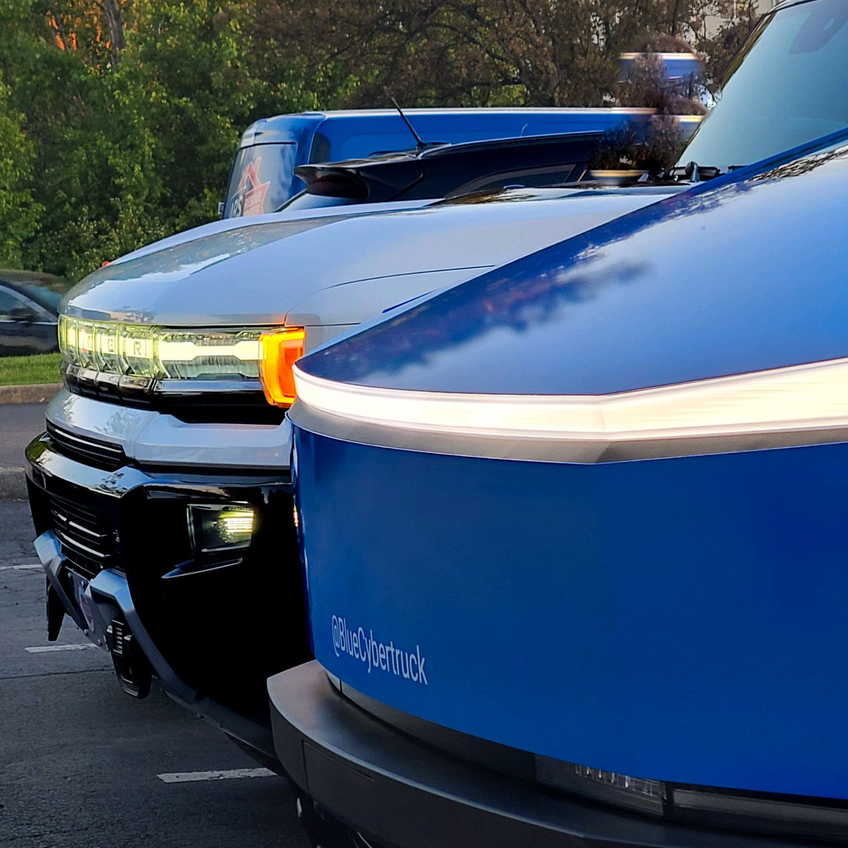 Check out the epic reunion of the #bluecybertruck and its long lost cousin, the EV Hummer! 🚙💥 These beasts are ready to dominate the roads and take the world by storm. Buckle up for the ultimate ride! 🌍🔥 #ElectricVehicles #FutureIsNow #cybertruck #tesla