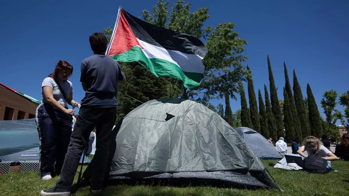 Acampadas y movilizaciones por Palestina en las universidades de Málaga, Granada, Sevilla, UPO y Cádiz. Hacía años que no pasaba esto. La juventud andaluza dándonos lecciones, quizás dando a luz un nuevo ciclo político. No tenemos más que callar y aprender de ellas. 💚